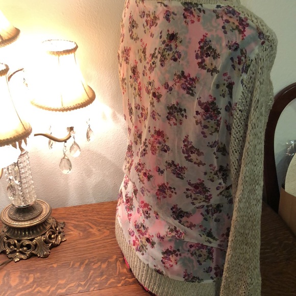 Jamie Malibu M floral printed chiffon back and a hand crocheted front top - Picture 3 of 5